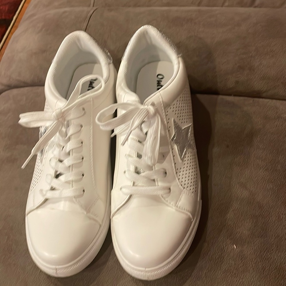 Outwoods white boutique shoes, women’s size 10